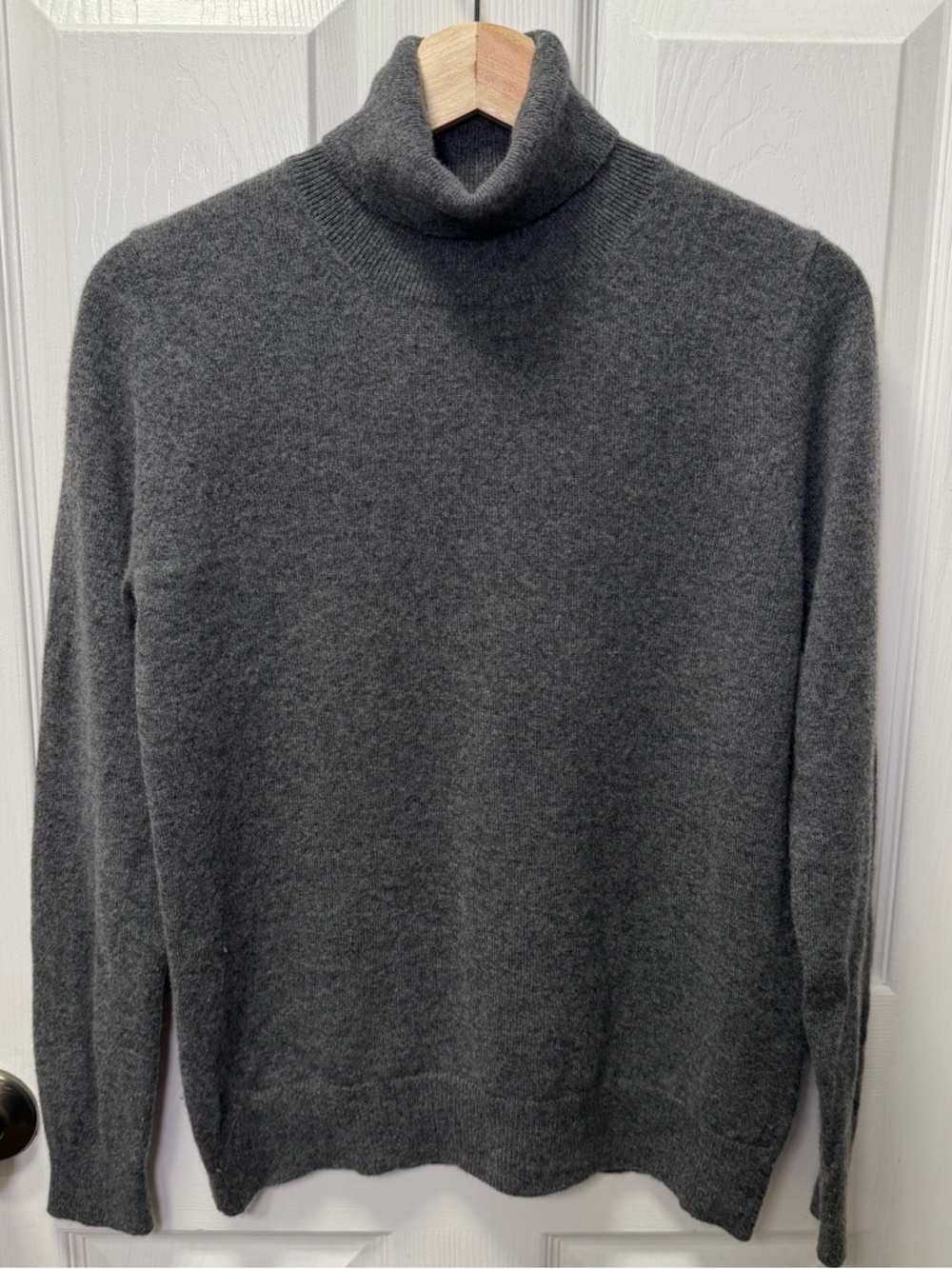 Jennie Liu Gray Pullover Cashmere Turtleneck Sweater Size Medium - Fitted